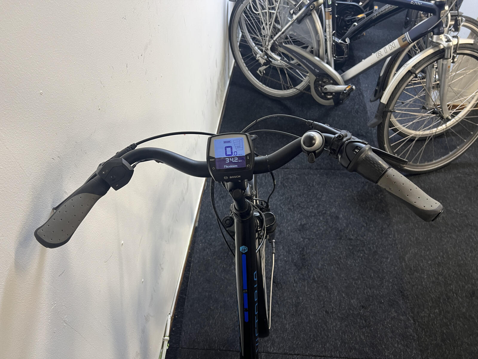 Black Victoria city e-bike (5)