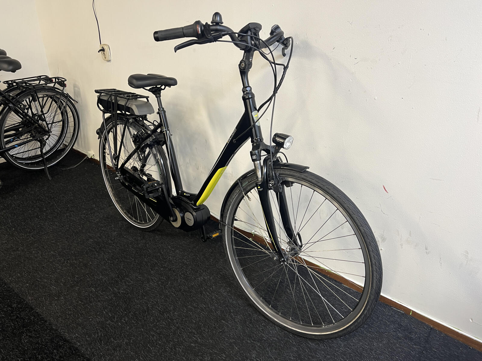Black Victoria city e-bike (3)