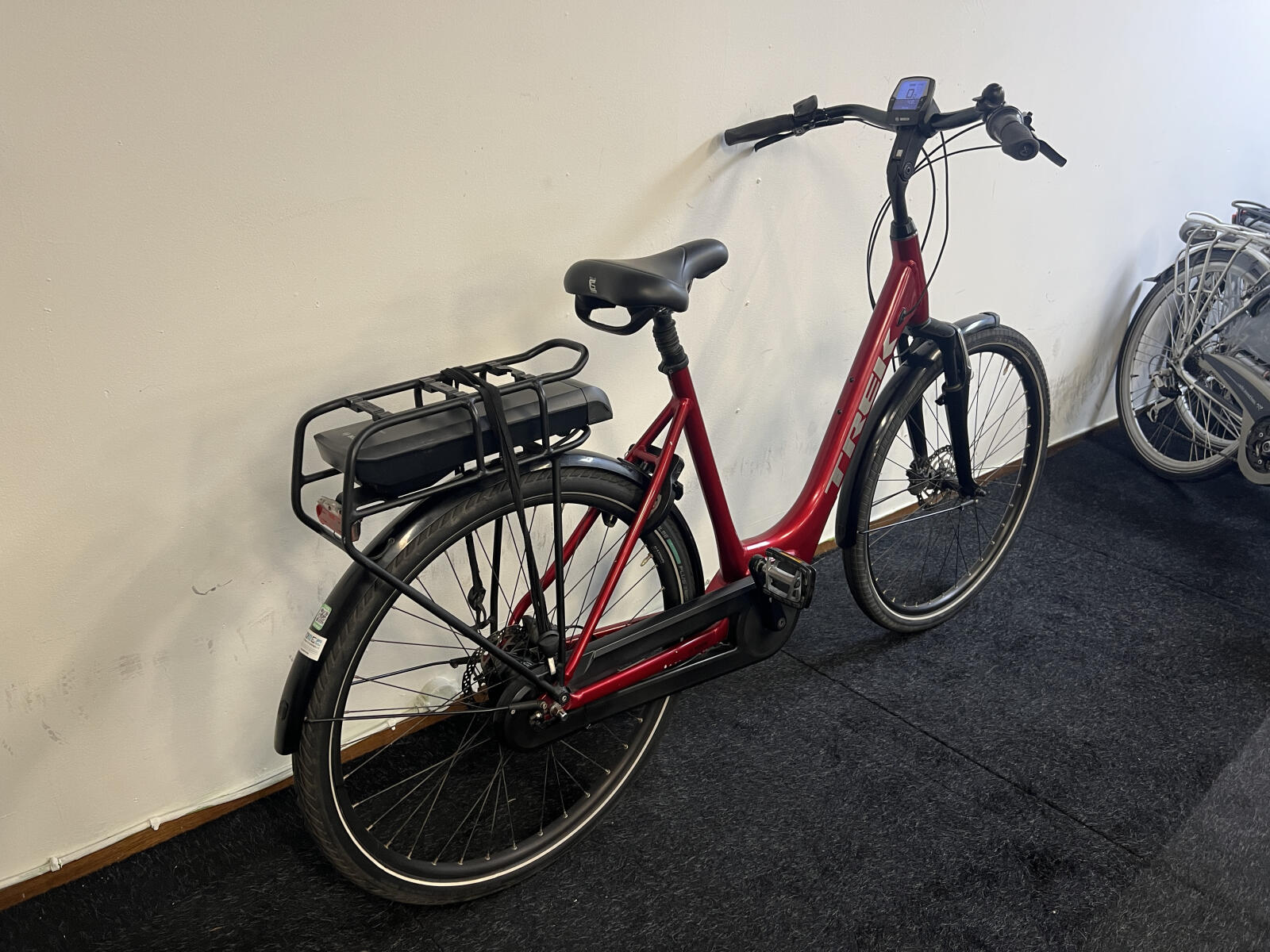 Red Trek District + 4 trekking e-bike (3)