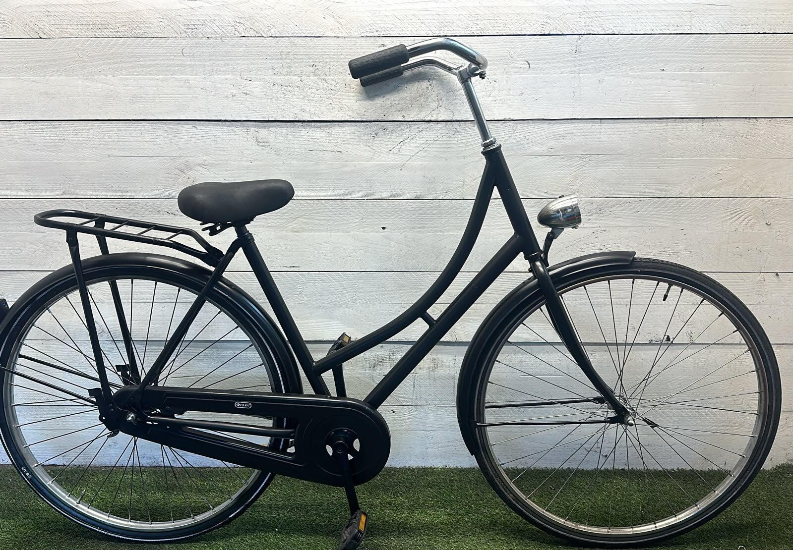 Classic dutch city bike, black