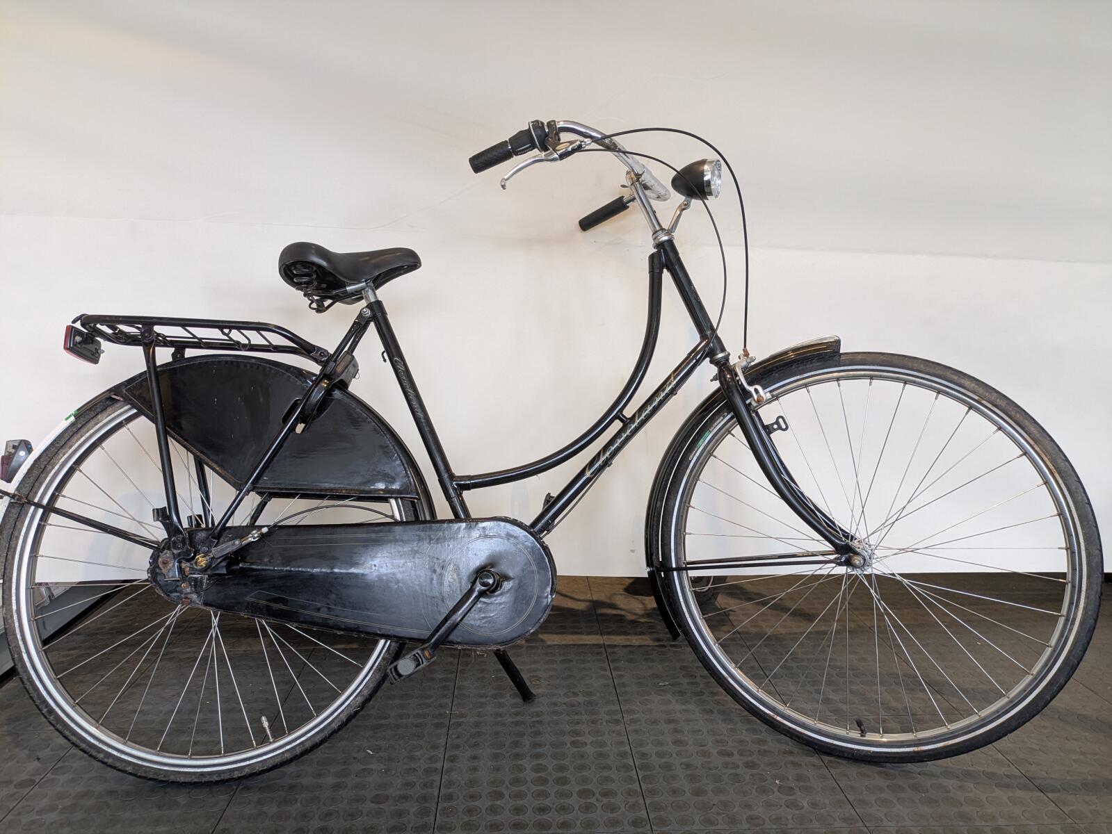 28 inch Cleveland Omafiets met 3 versnellingen.