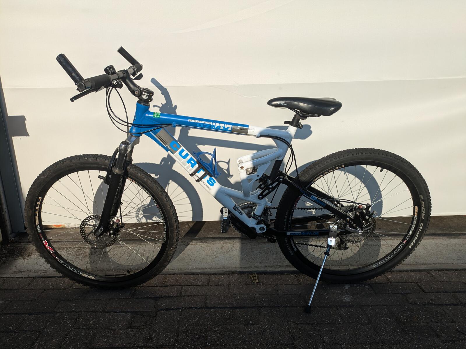 26 inch Curtis HQ met 24 versnellingen en schijfremmen. (4)