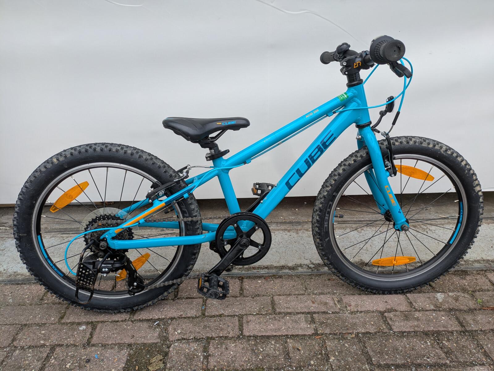 20 inch Cube Acid 200 met 7 versnellingen en handremmen.