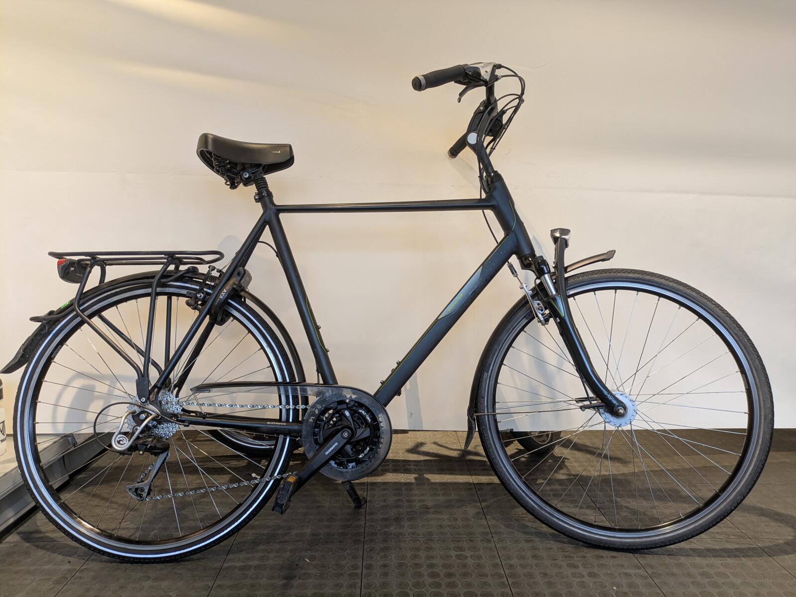 28 inch Batavus Fuze met 27 versnellingen en vering.