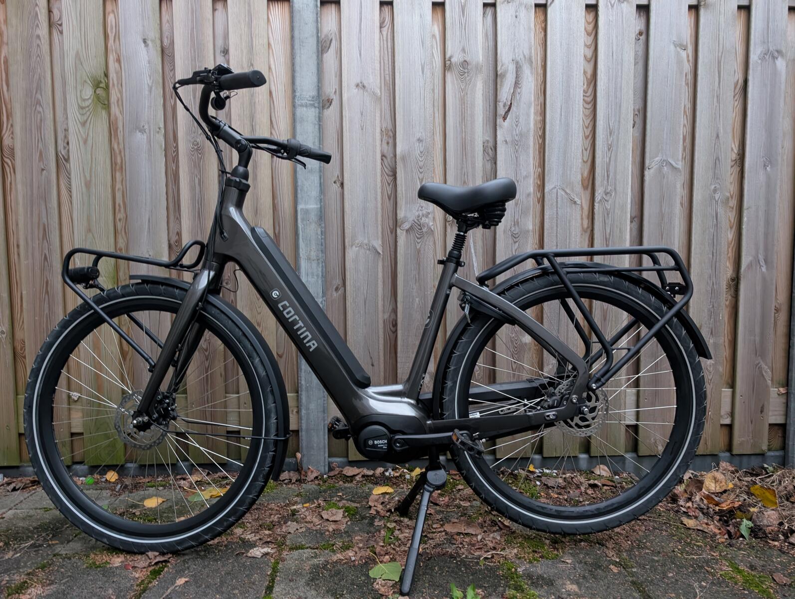 Cortina E-Common Family Integrated 500wh, Black