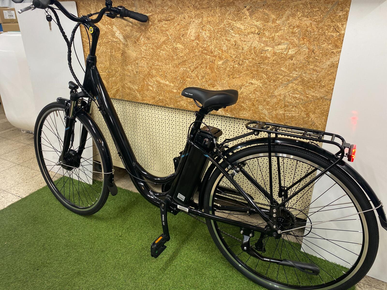 PRO TOUR  FLORA 2025 LAGE INSTAP ELEKTRISCHE DAMESFIETS 48CM (4)