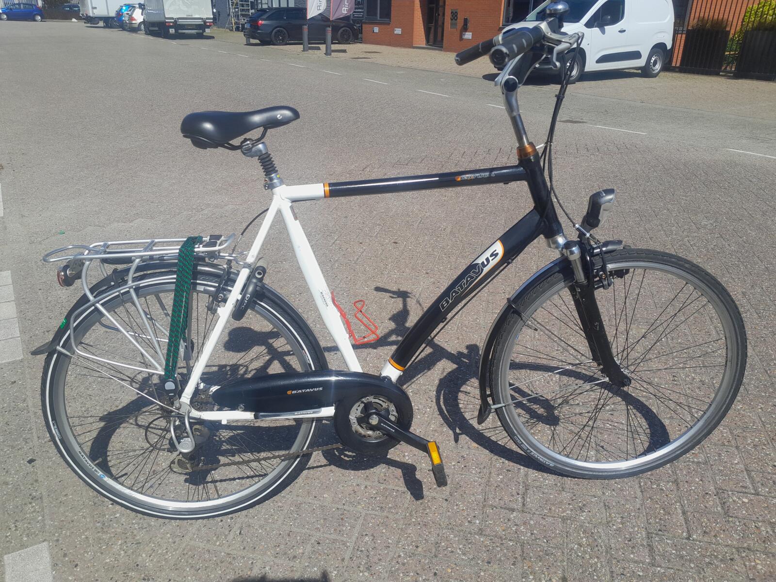 28 inch Batavus Cayucca met 24 versnellingen. 65 cm frame.